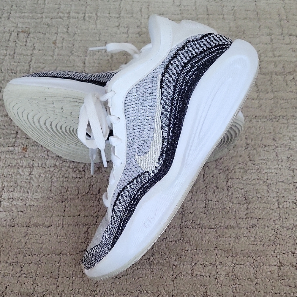 Nike White and Black Sneakers
